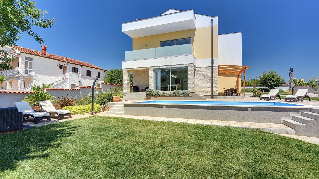 Photo of Outdoor in Peroj