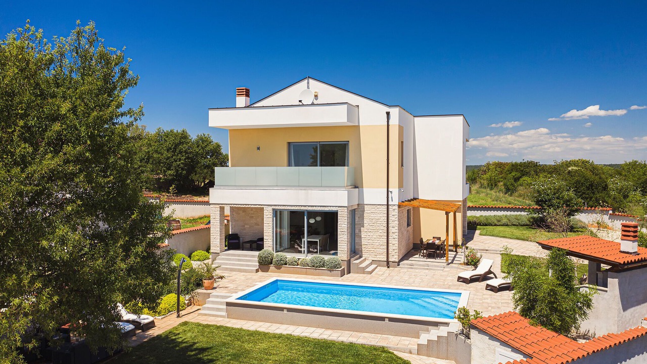 Photo of Outdoor in Peroj