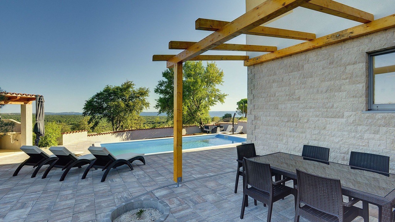 Photo of Outdoor in Peroj