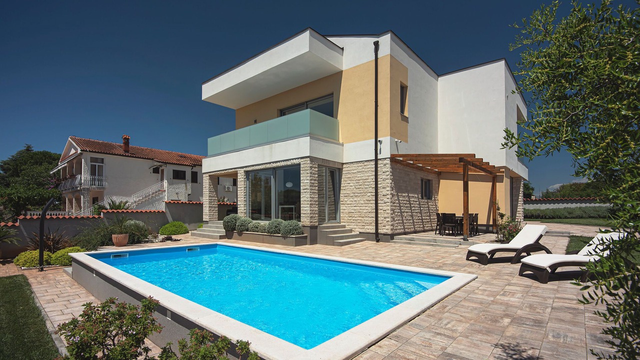 Photo of Outdoor in Peroj
