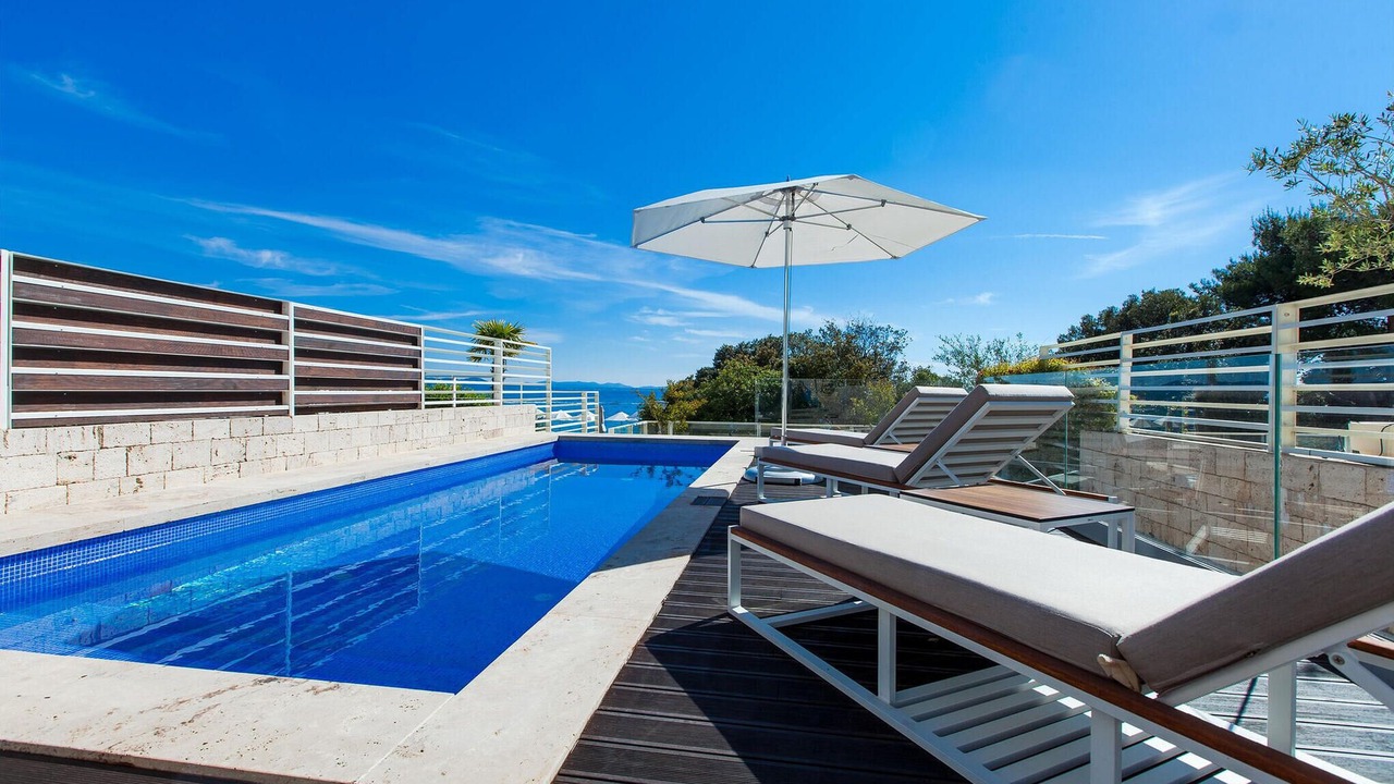 Photo of Outdoor in Petrcane
