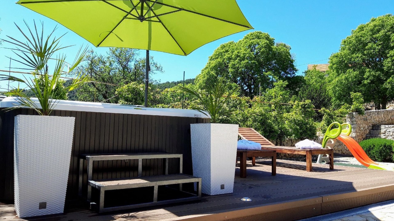 Photo of Patio Balcony in Zman
