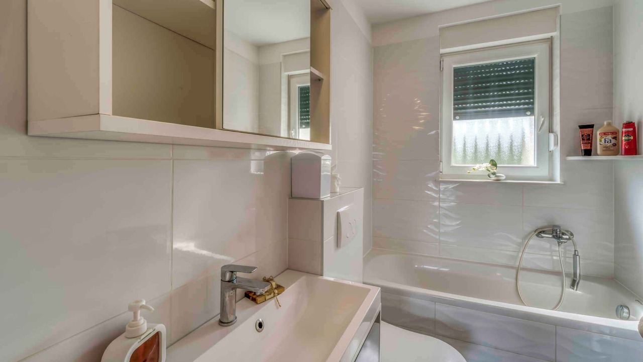 Photo of Bathroom in Porat