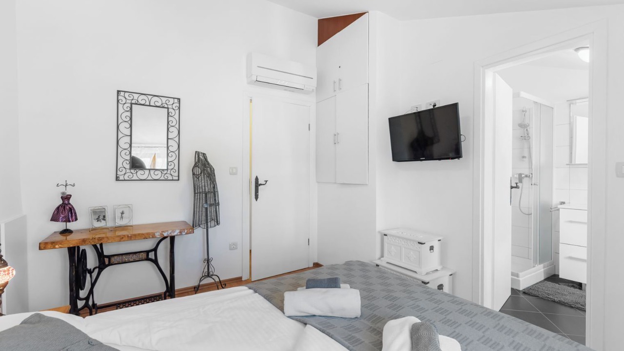 Photo of Bedroom in Pican