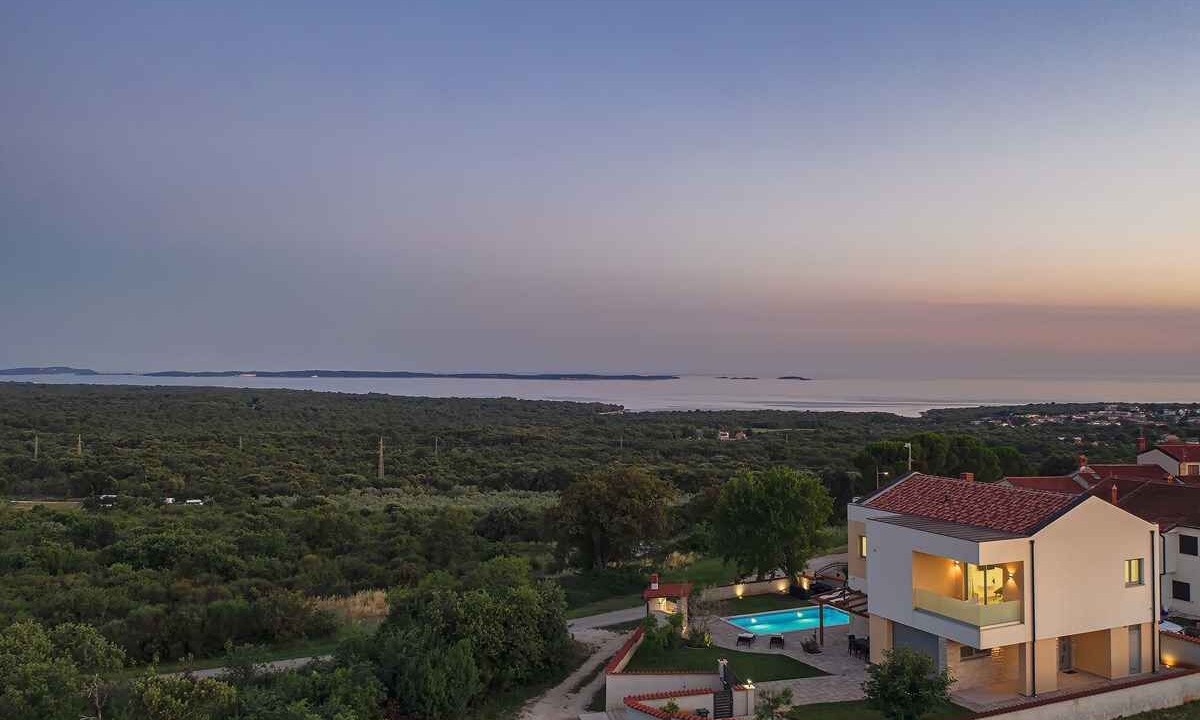 Photo of Outdoor in Peroj