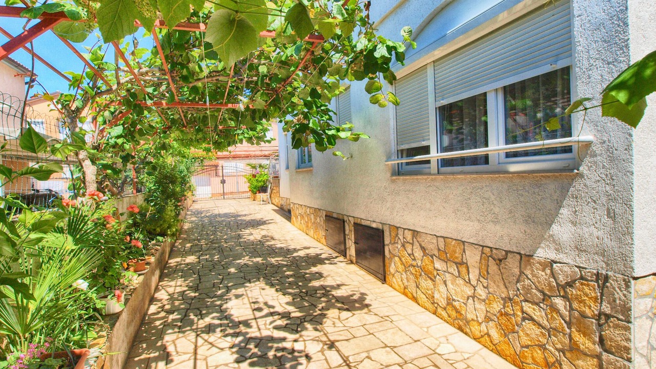 Photo of Outdoor in Peroj