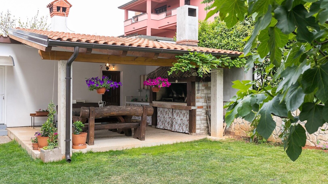 Photo of Outdoor in Spadici