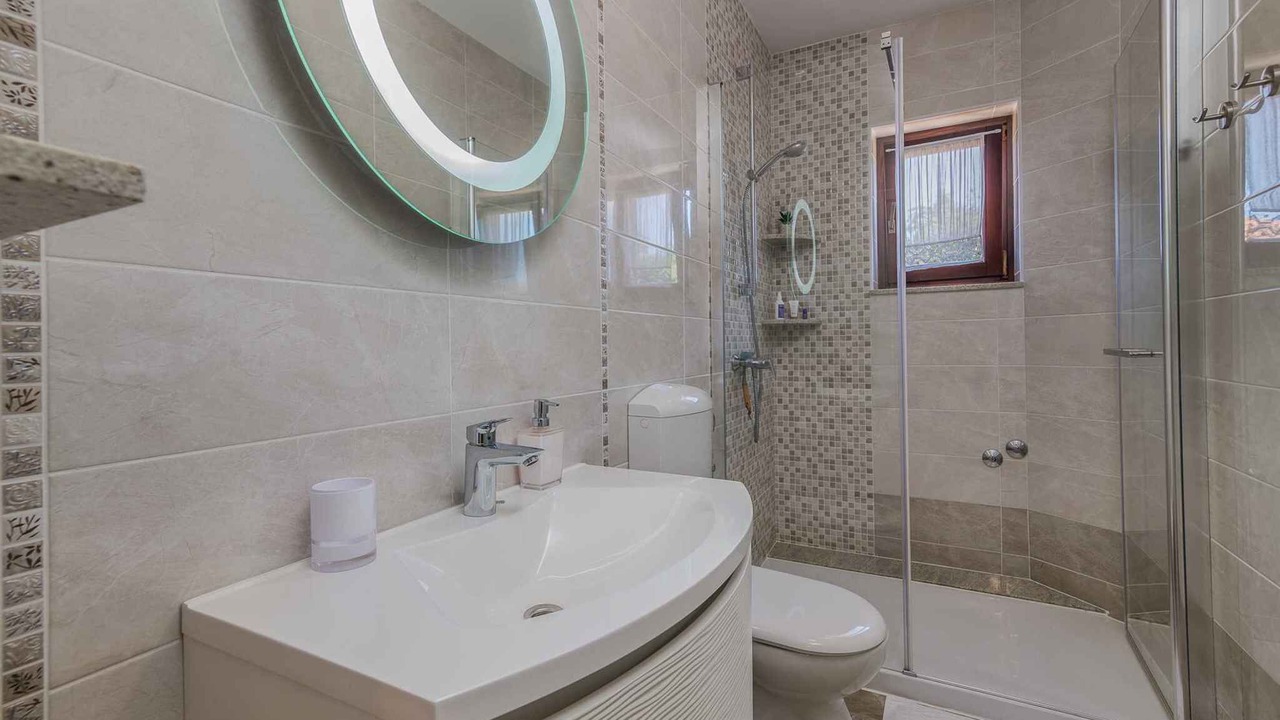 Photo of Bathroom in Porat