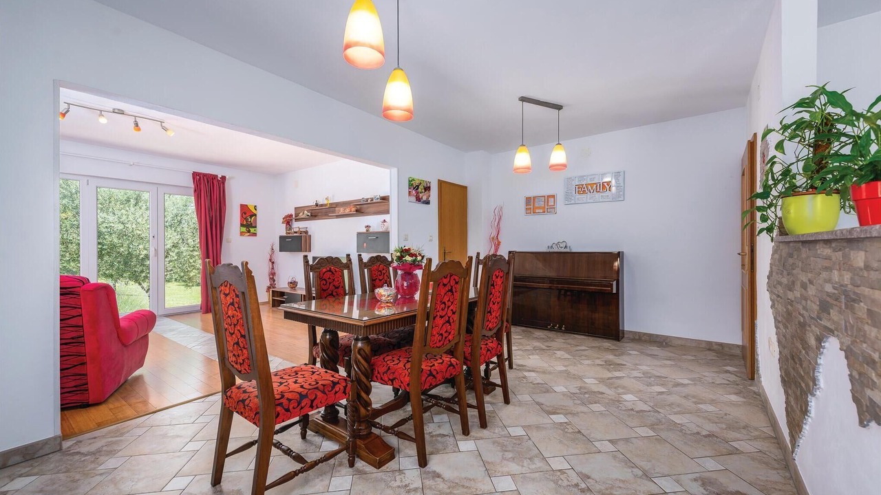 Photo of Bedroom in Pican