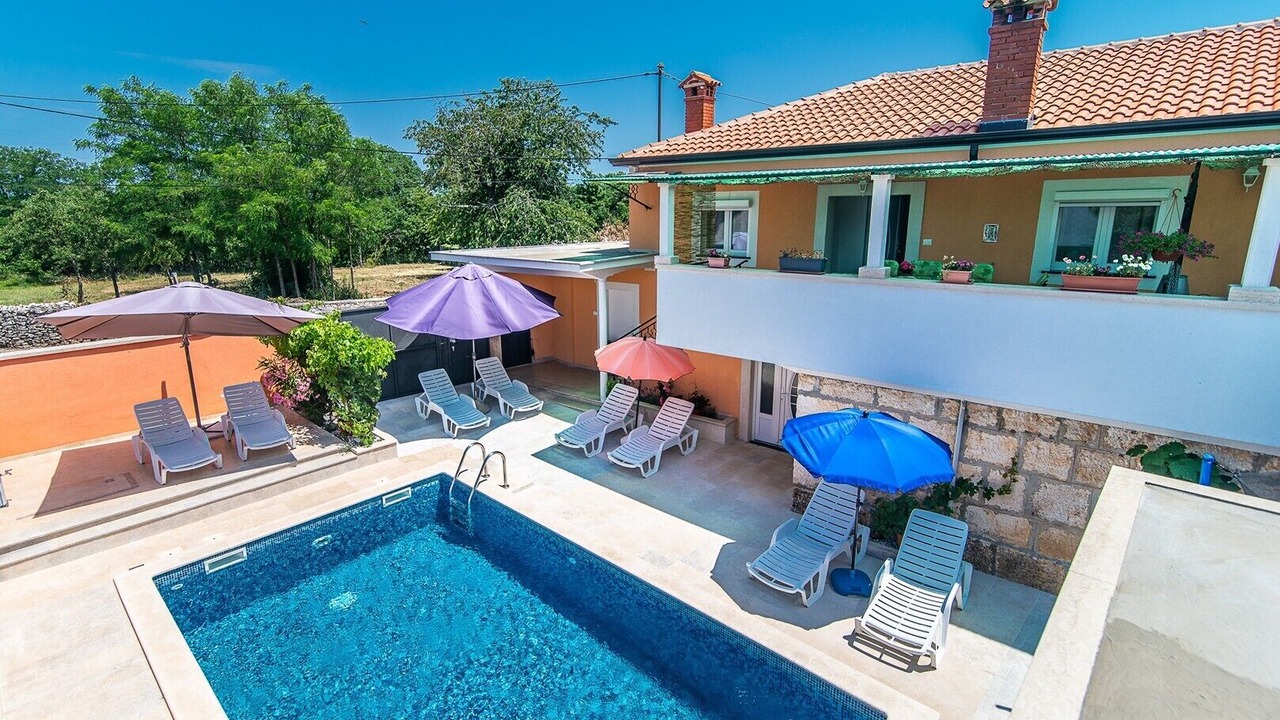 Photo of Outdoor in Tinjan