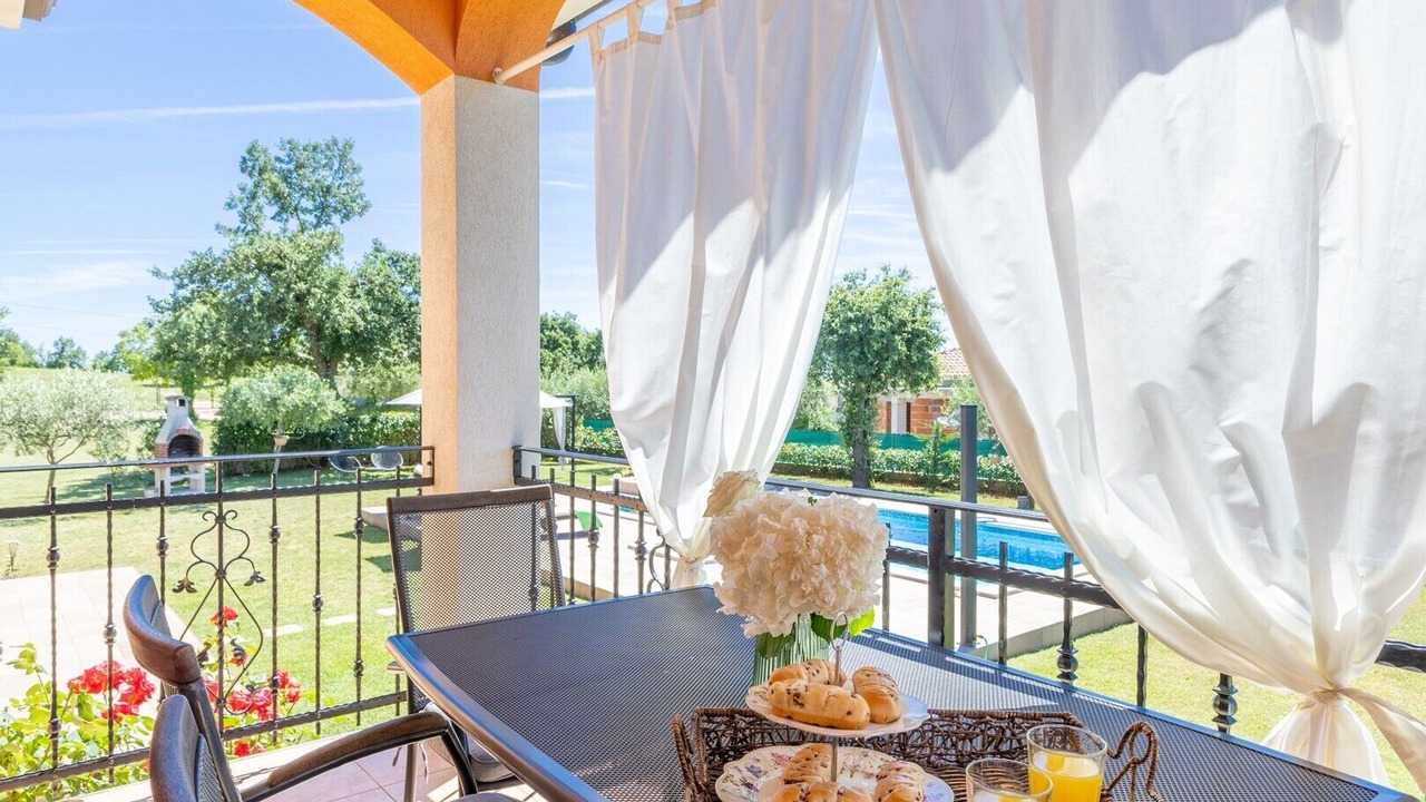 Photo of Outdoor in Tinjan