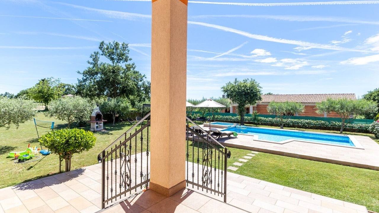 Photo of Outdoor in Tinjan