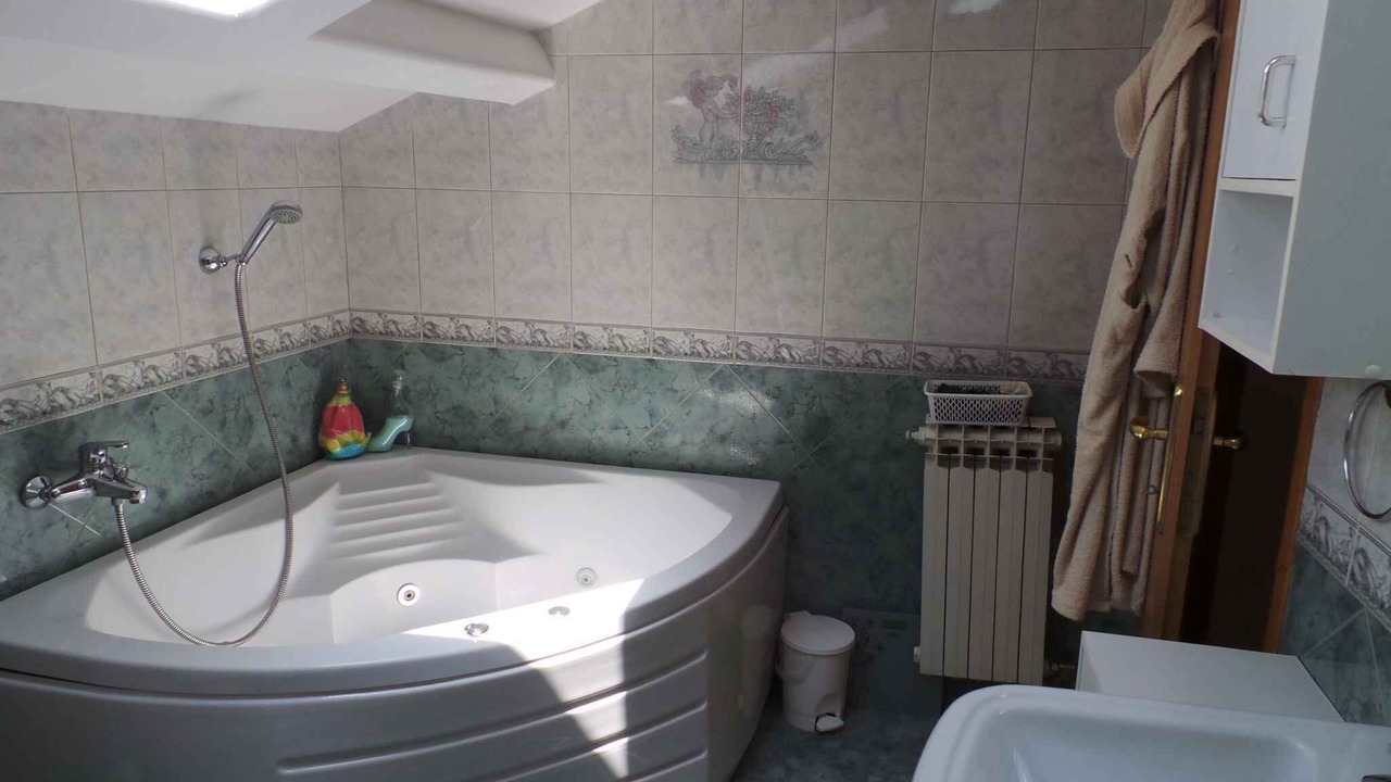 Photo of Bathroom in Opric