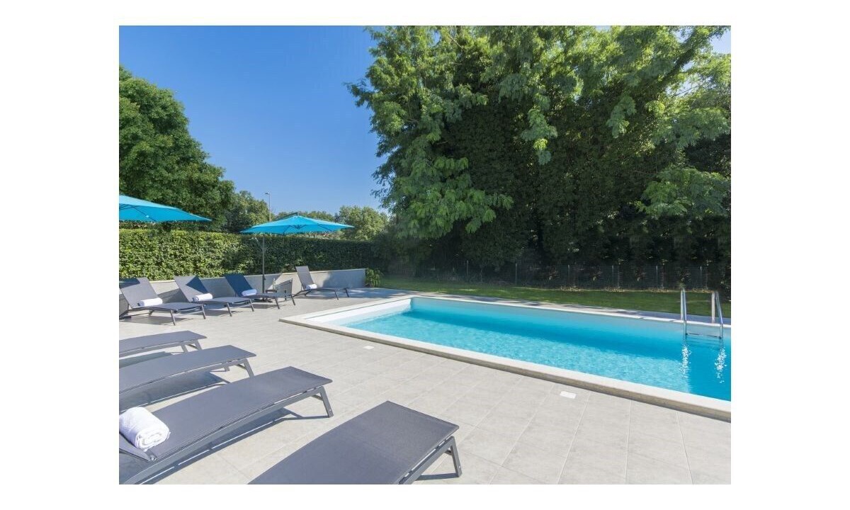 Photo of Outdoor in Spadici