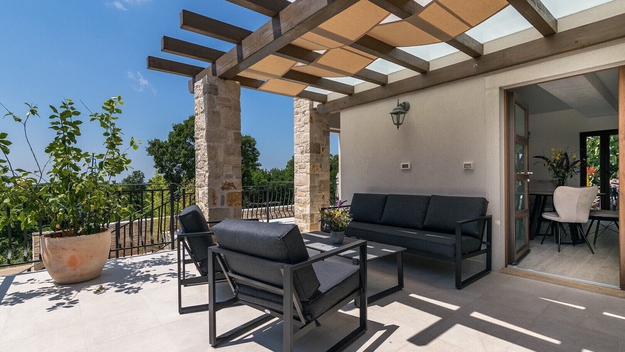 Photo of Patio Balcony in Golas