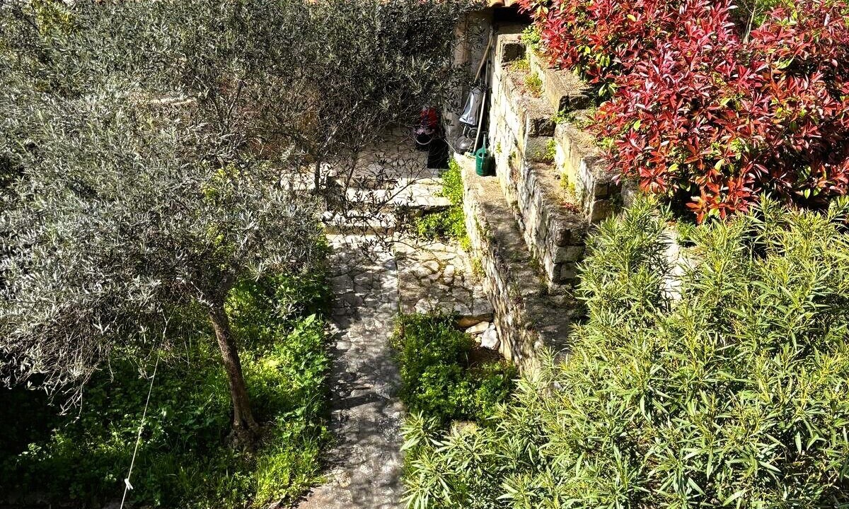 Photo of Outdoor in Cres