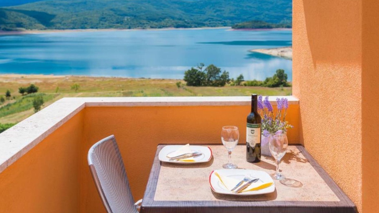 Photo of Patio Balcony in Garjak