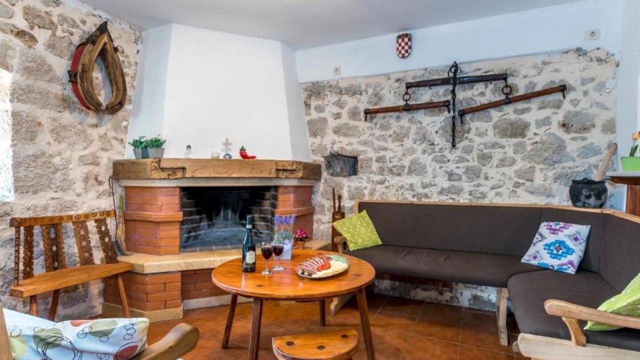 Photo of Livingroom in Garjak