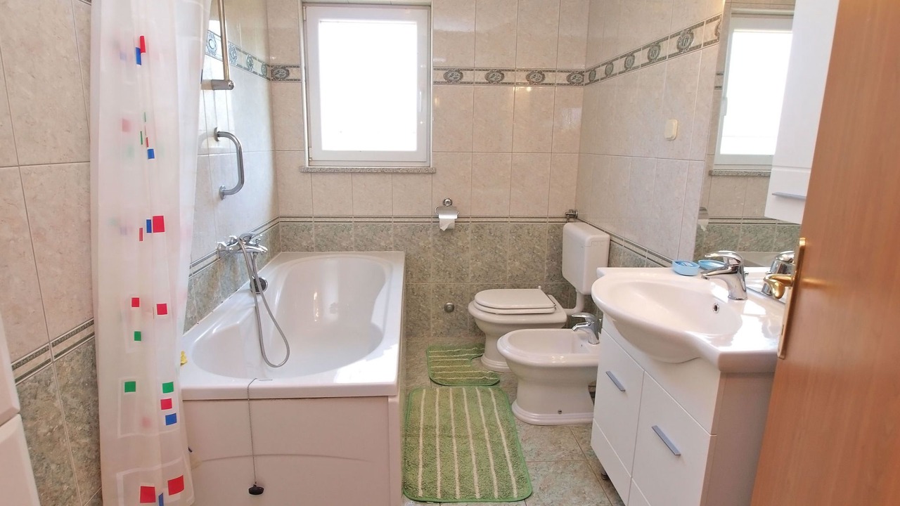 Photo of Bathroom in Flengi