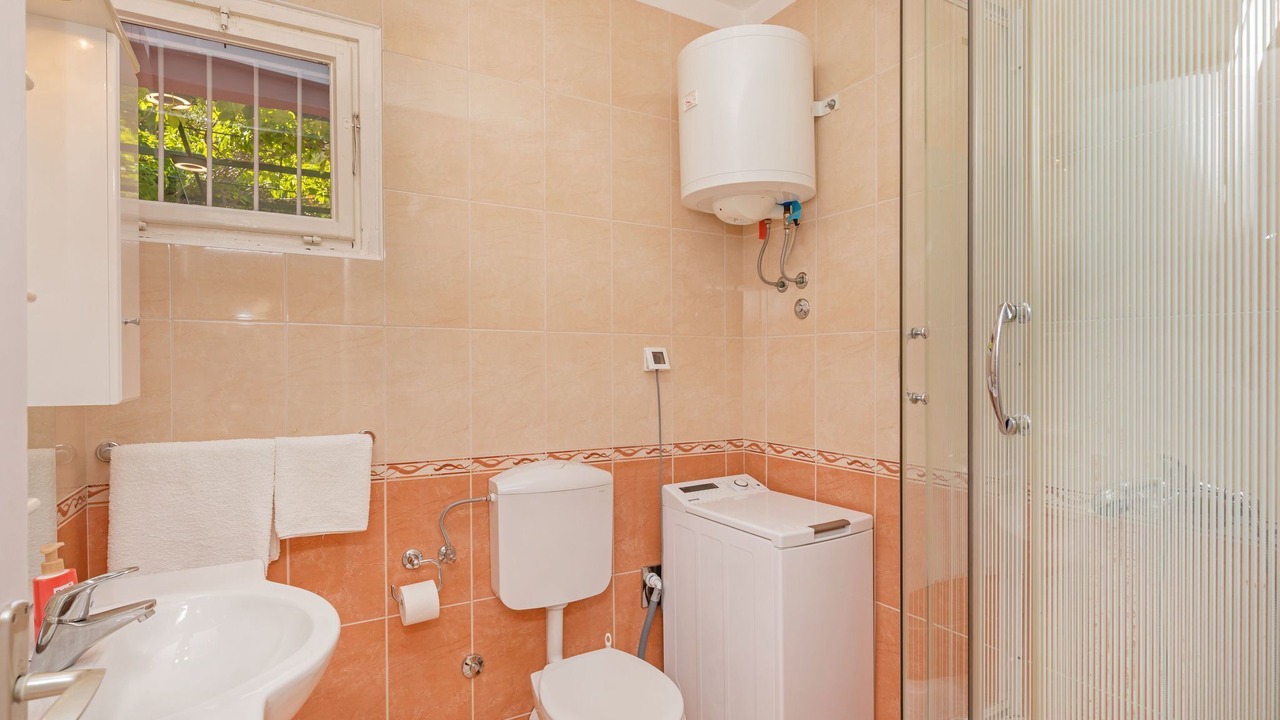 Photo of Bathroom in Brsecine