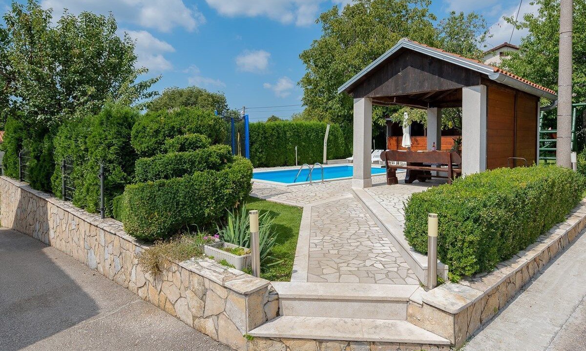 Photo of Outdoor in Lindar