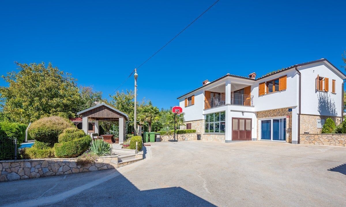Photo of Outdoor in Lindar