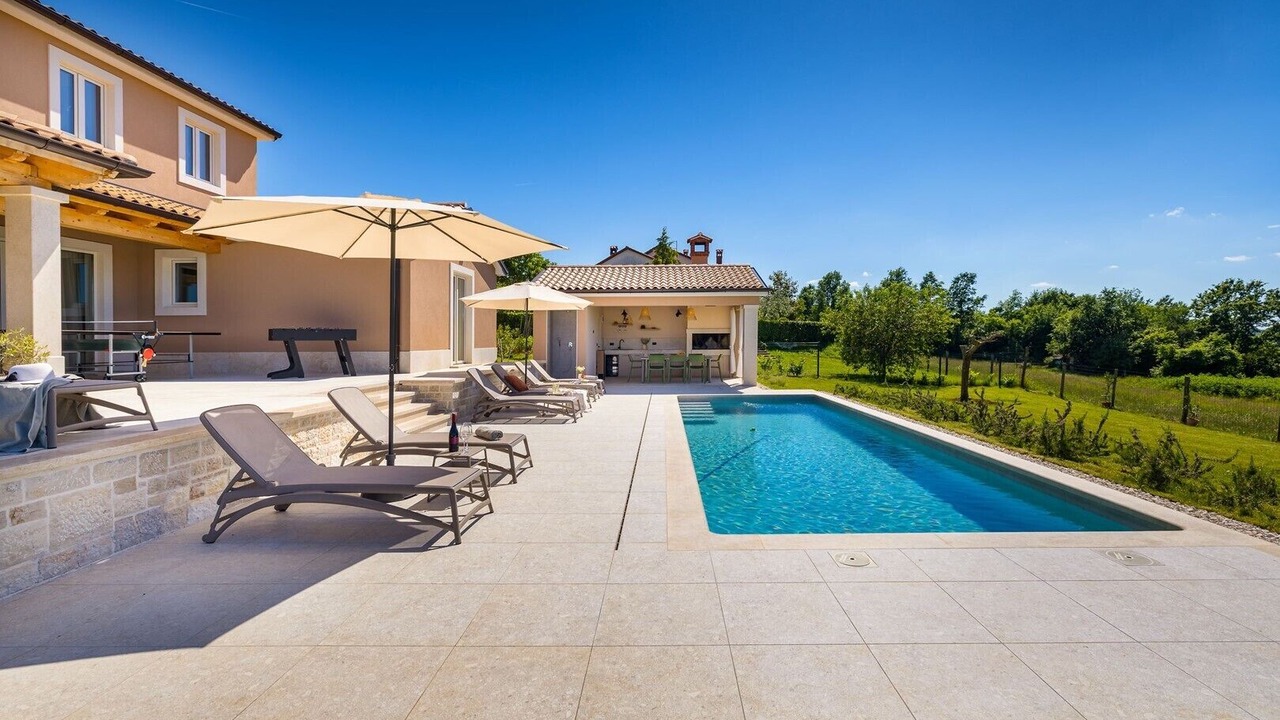 Photo of Outdoor in Beram