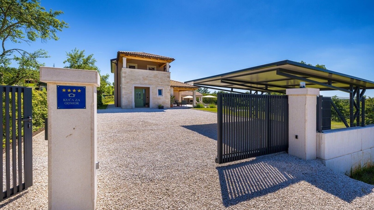 Photo of Outdoor in Beram