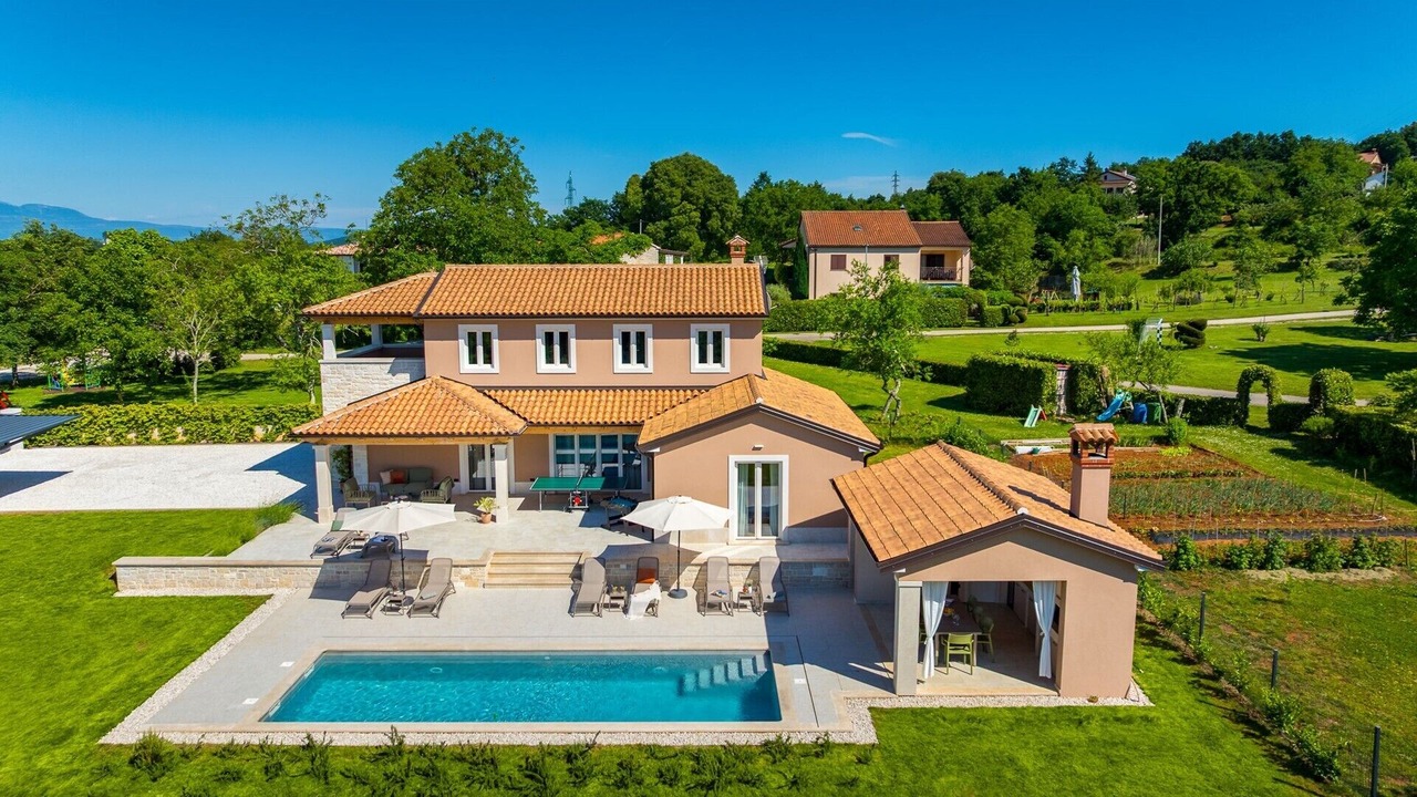 Photo of Outdoor in Beram