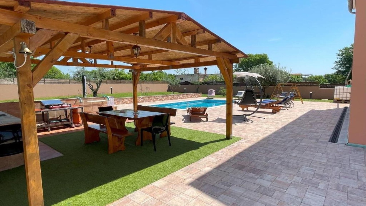 Photo of Patio Balcony in Loborika