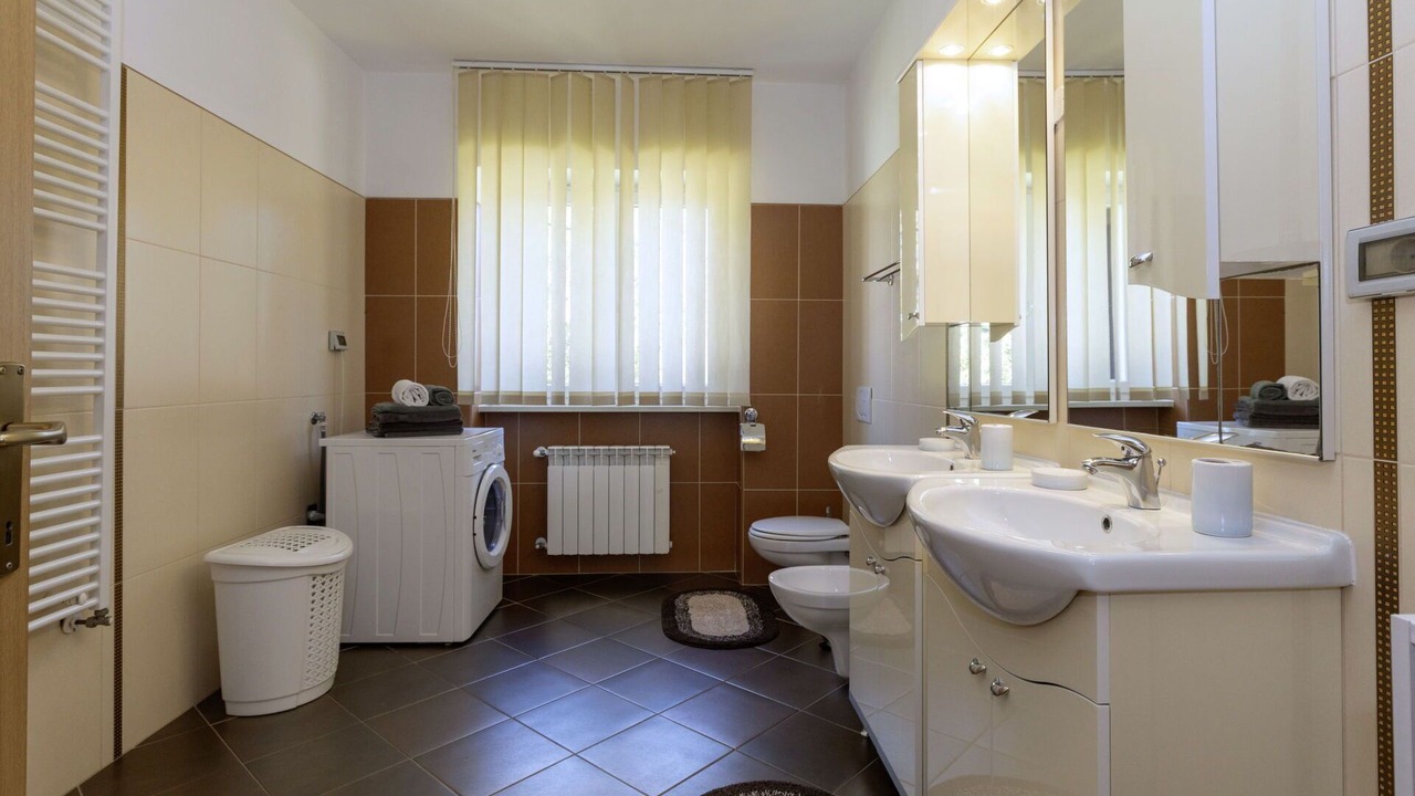 Photo of Bathroom in Topid