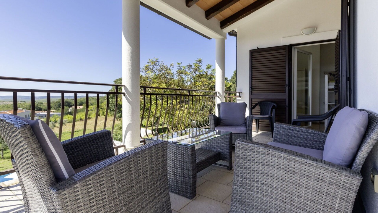 Photo of Patio Balcony in Topid
