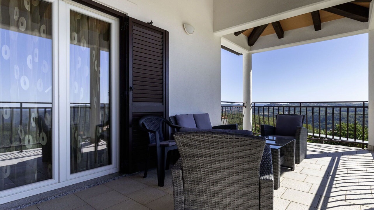 Photo of Patio Balcony in Topid