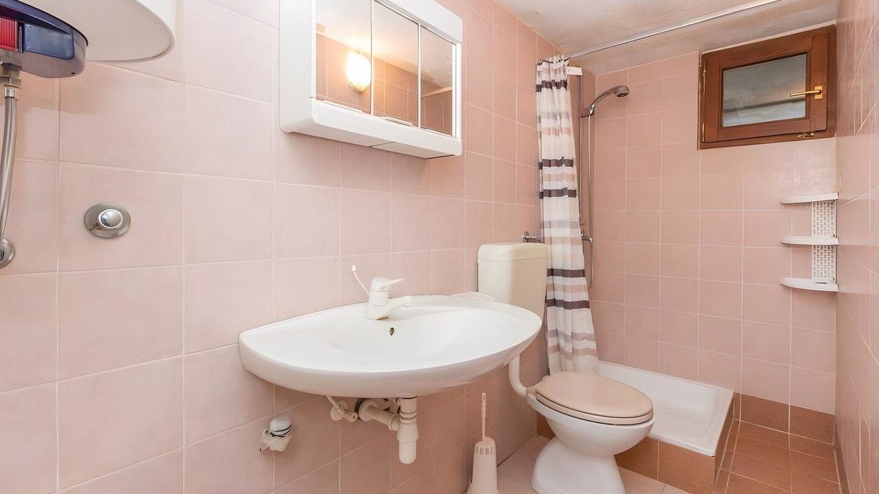 Photo of Bathroom in Tkon