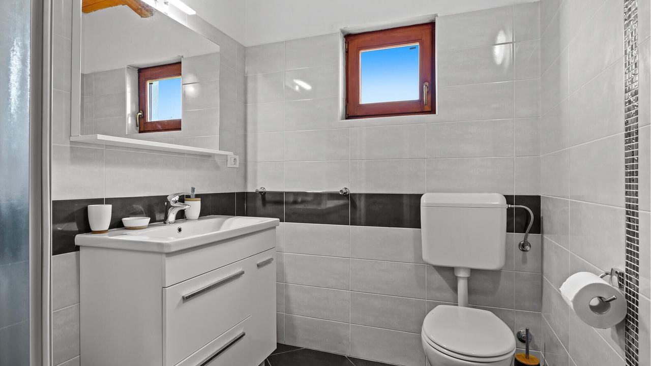 Photo of Bathroom in Orihi