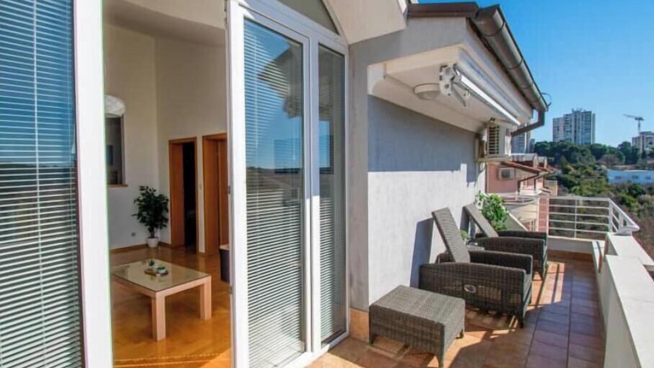 Photo of Patio Balcony in Loborika