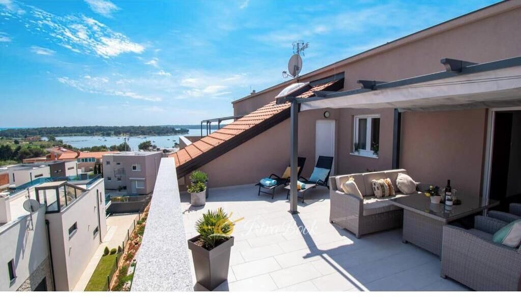 Photo of Patio Balcony in Loborika