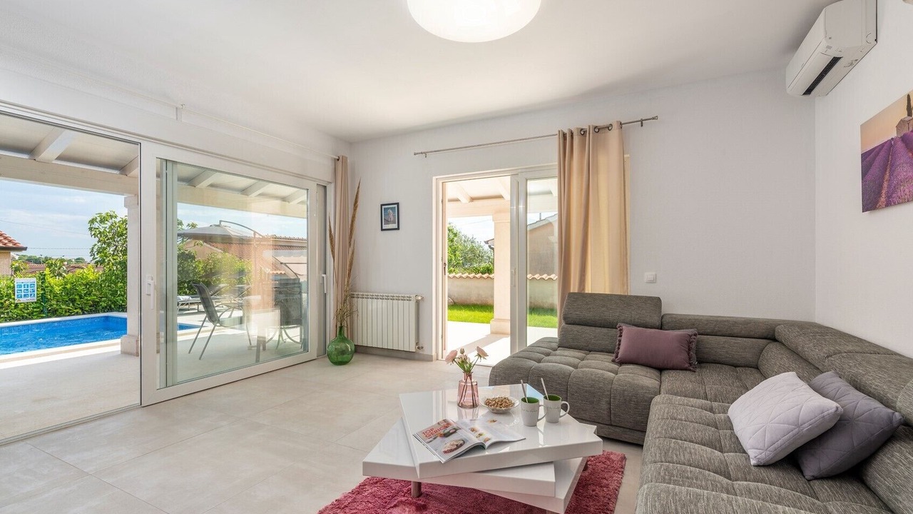 Photo of Livingroom in Zbandaj
