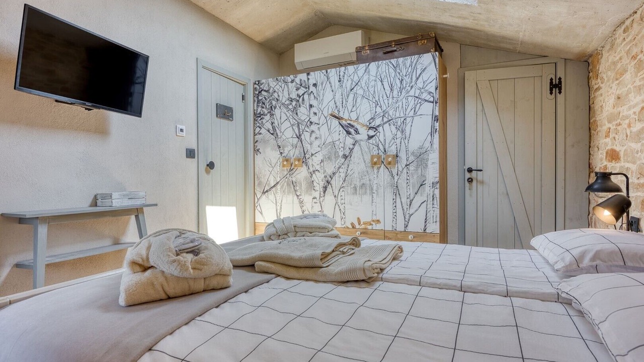 Photo of Bedroom in Gajana