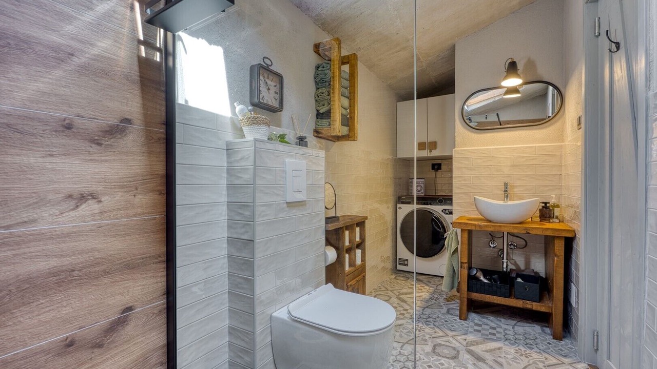 Photo of Bathroom in Gajana