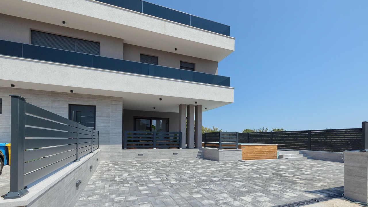 Photo of Outdoor in Stinjan