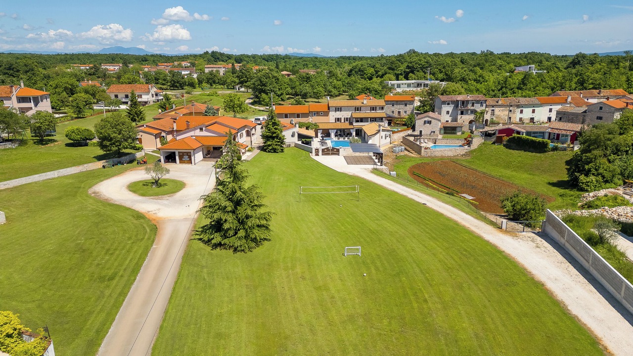 Photo of Outdoor in Peresiji