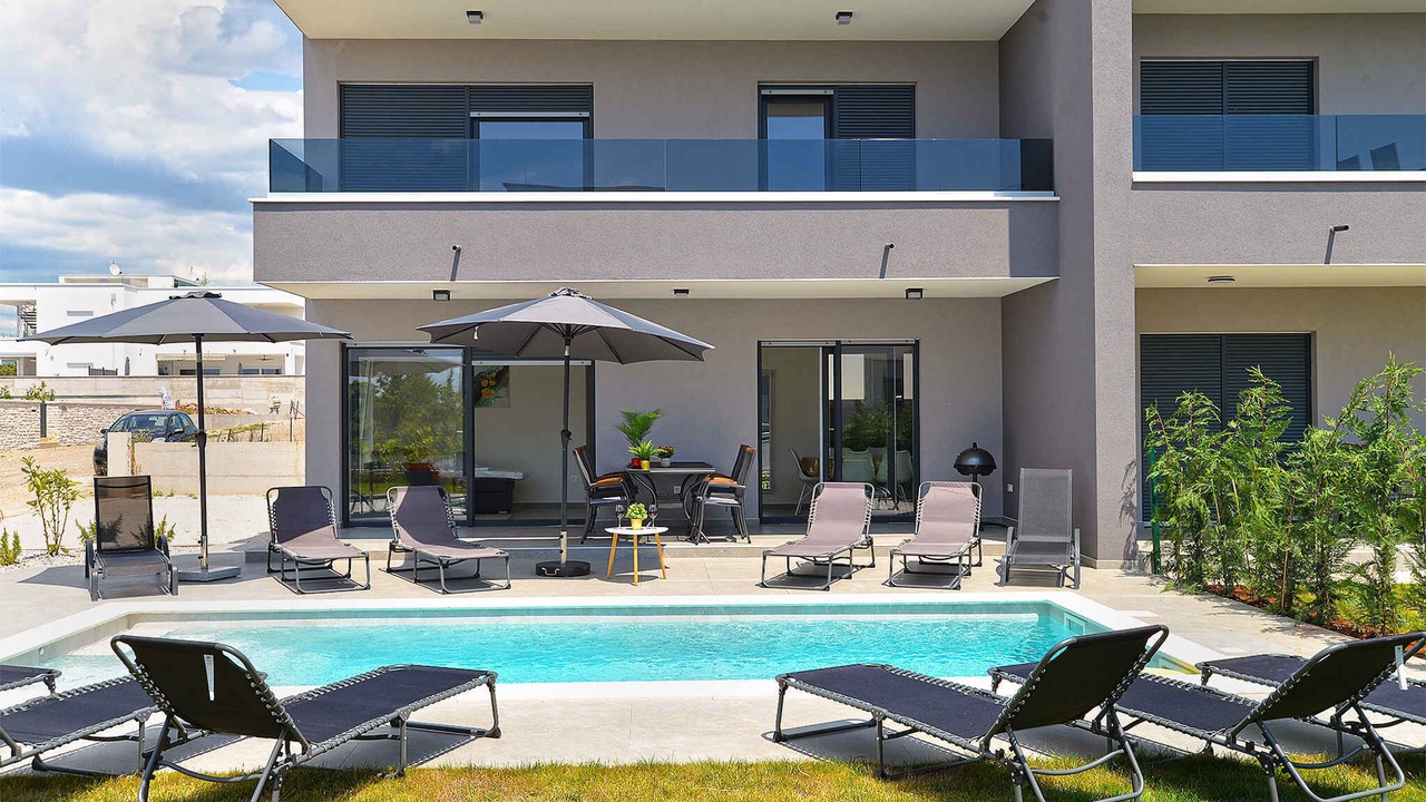 Photo of Outdoor in Peroj