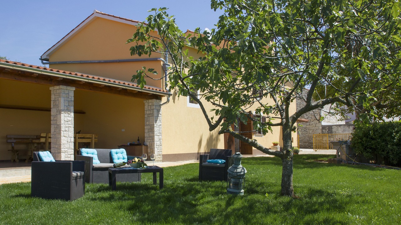 Photo of Patio Balcony in Peruski
