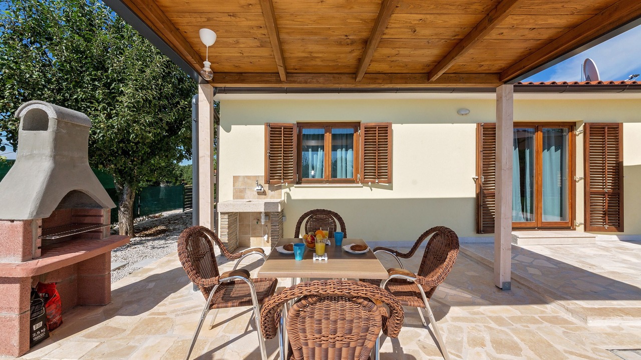 Photo of Outdoor in Tinjan