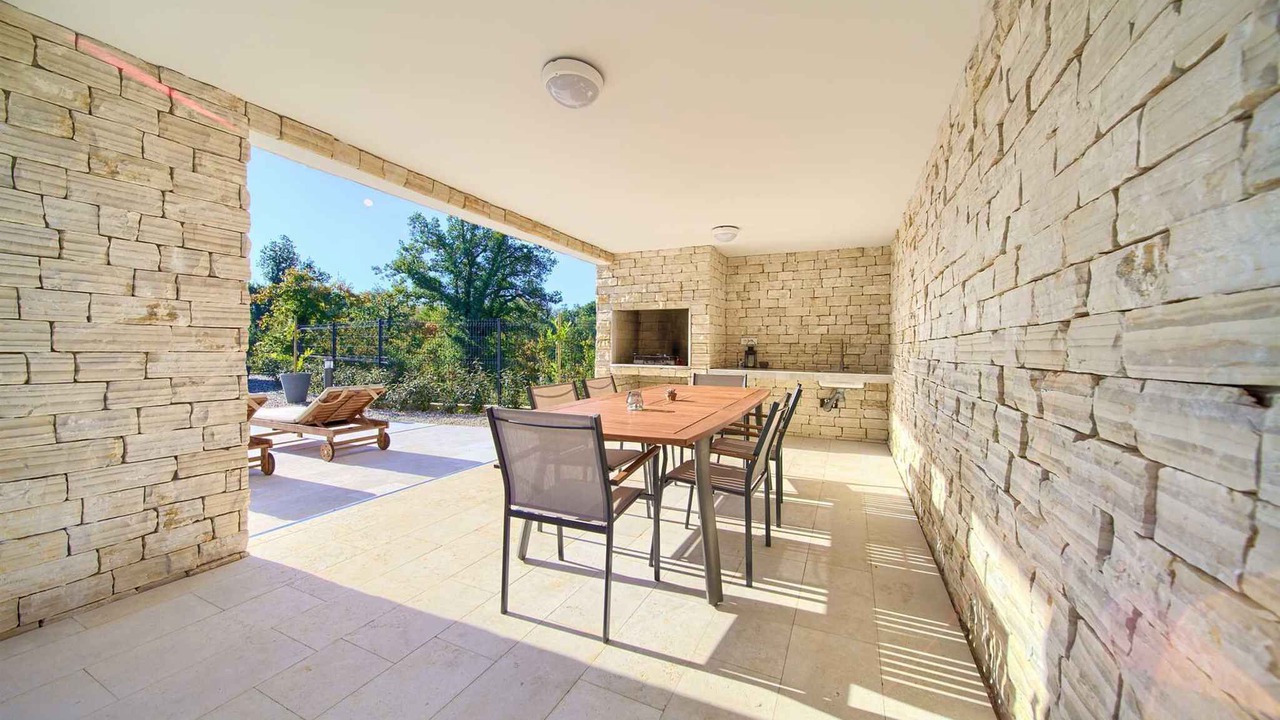Photo of Outdoor in Risika