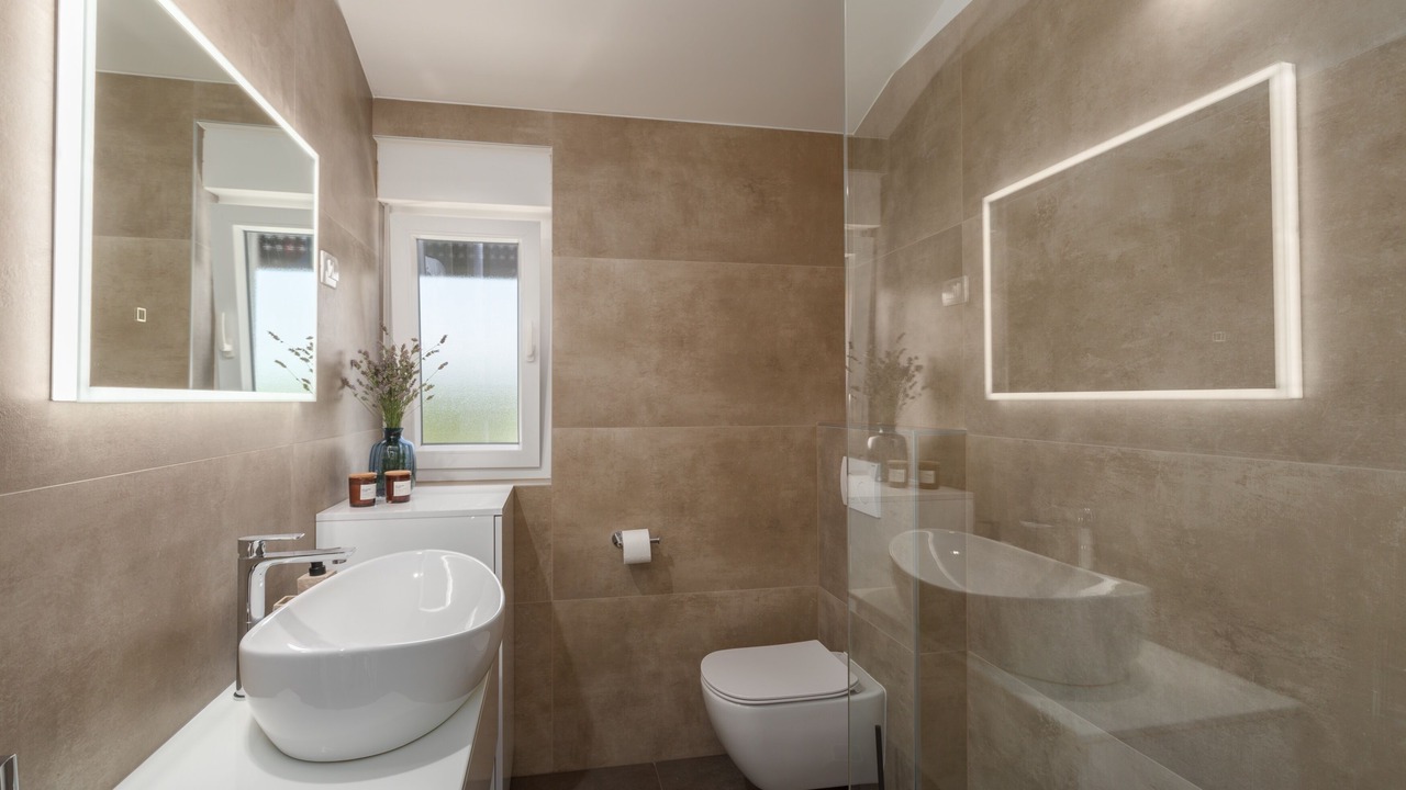 Photo of Bathroom in Tar