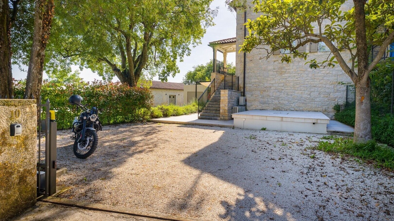 Photo of Outdoor in Baderna