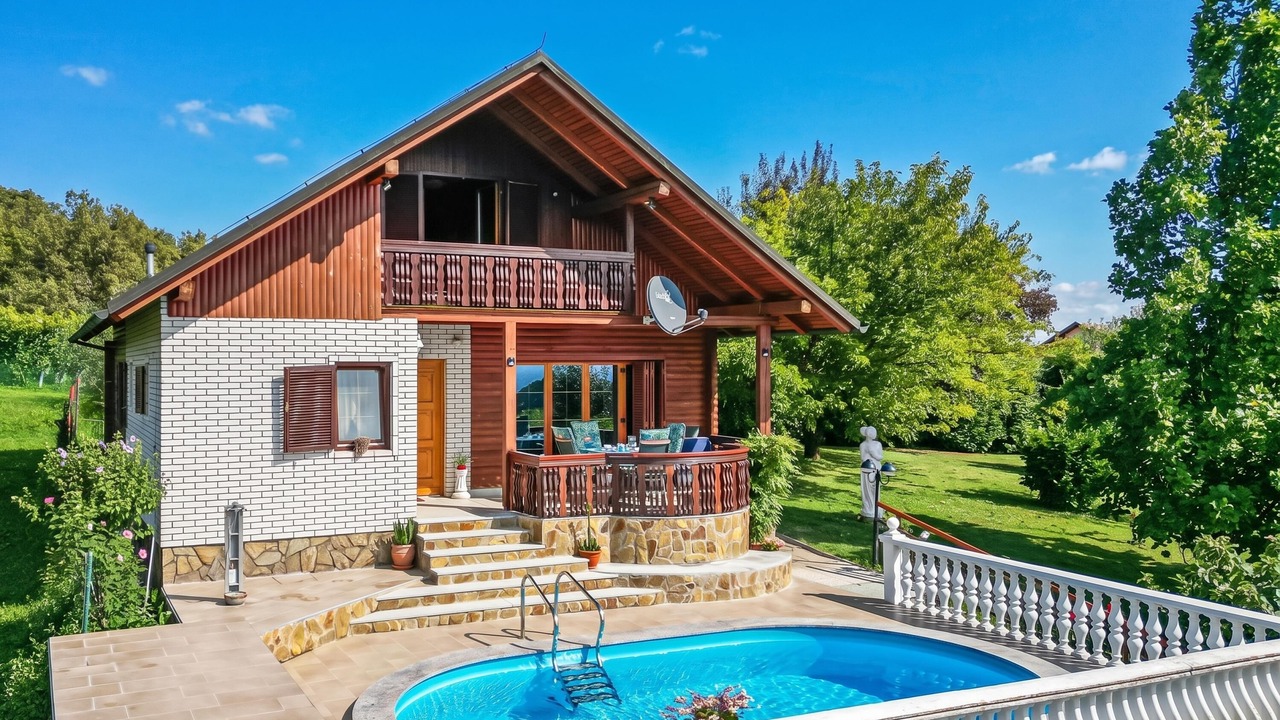 Photo of Outdoor in Semic