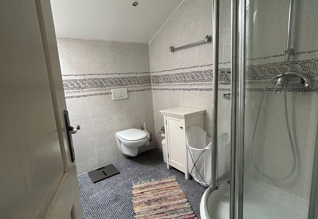 Photo of Bathroom in Pile